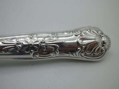 Hallmarked Silver Handled QUEENS pattern CAKE LIFTER Sheffield 1978 Harrison Bros