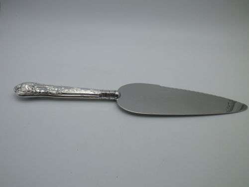 Hallmarked Silver Handled QUEENS pattern CAKE LIFTER Sheffield 1978 Harrison Bros