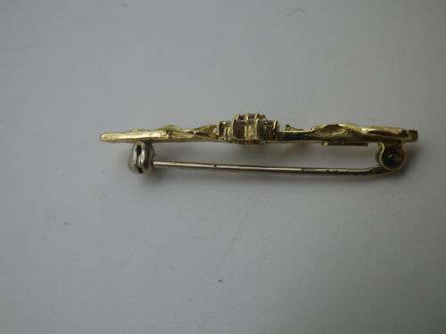 9ct Yellow Gold brooch, Ruby and Diamond Dainty Brooch. 1 gr. 3.5cm