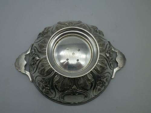 Antique Hallmarked Sterling Silver Quaich Bowl, Sheffield 1855 Martin, Hall and Co 125g 15.4 x5cm