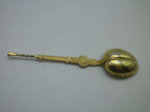 Antique Edwardian gilt silver anointing spoons Birmingham 1902 HJ Cooper and Co 42 grms