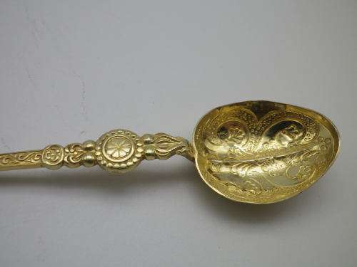 Antique Edwardian gilt silver anointing spoons Birmingham 1902 HJ Cooper and Co 42 grms