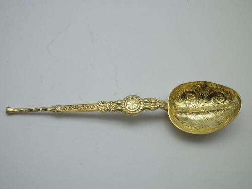 Antique Edwardian gilt silver anointing spoons Birmingham 1902 HJ Cooper and Co 42 grms