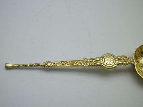 Antique Edwardian gilt silver anointing spoons Birmingham 1902 HJ Cooper and Co 42 grms