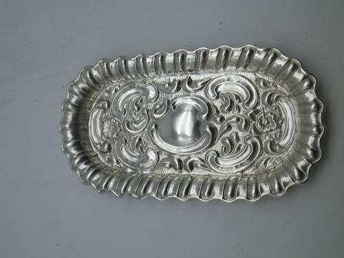 ART NOUVEAU HALLMARKED SILVER REPOUSSE RING TRAY SHEFFIELD 1904 Henry Hobson & Son 12x6cm 27g