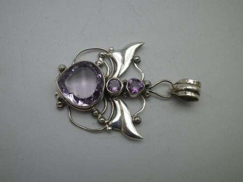 Large Sterling Silver & Natural Amethyst SPIDER pendant. Total 3 ct of stones. Exquisite design