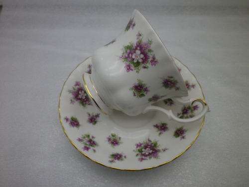 Royal Albert `SWEET VIOLETS` Bone China Duo. No damage (Duo 1)