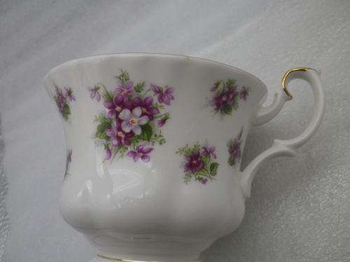 Royal Albert `SWEET VIOLETS` Bone China Duo. No damage (Duo 1)