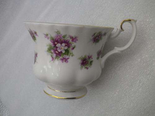 Royal Albert `SWEET VIOLETS` Bone China Duo. No damage (Duo 1)