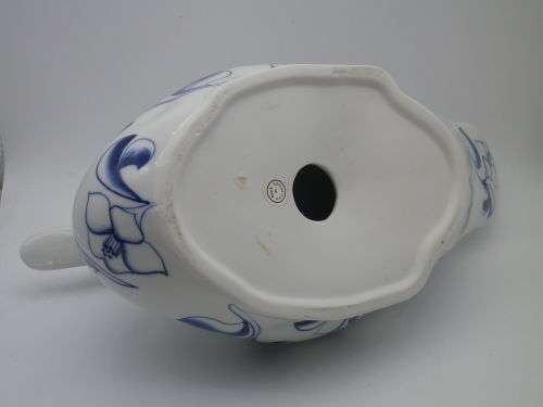 Spectacular Large Blue & White Ceramic duck. Made in Phillipines 32x18x13cm Excellent condition
