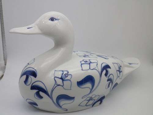 Spectacular Large Blue & White Ceramic duck. Made in Phillipines 32x18x13cm Excellent condition