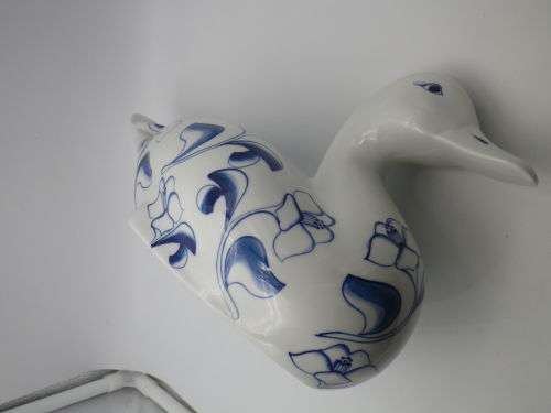 Spectacular Large Blue & White Ceramic duck. Made in Phillipines 32x18x13cm Excellent condition