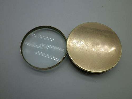Nice Vintage brass swivel opening table top Magnifying Glass. 7x 1.5cmVery good condition