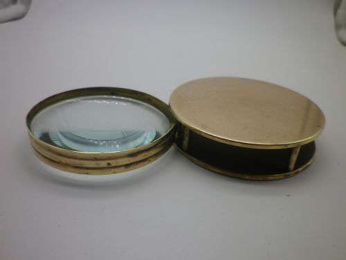 Nice Vintage brass swivel opening table top Magnifying Glass. 7x 1.5cmVery good condition