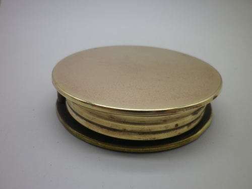 Nice Vintage brass swivel opening table top Magnifying Glass. 7x 1.5cmVery good condition
