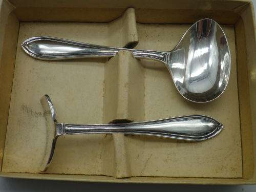 Vintage EPNS Silver plated Ryals KIDDY food spoon & pusher. Good quality  Boxed. V. Good condition