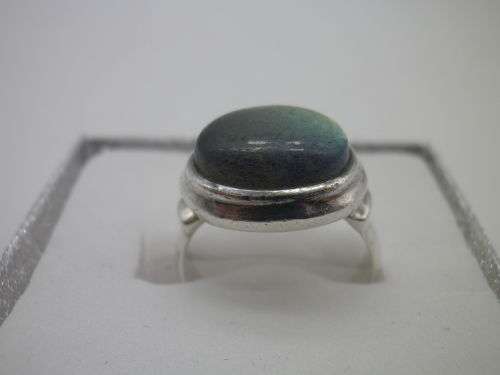 Sterling Silver & Labradorite Ring! Size: P 7grms