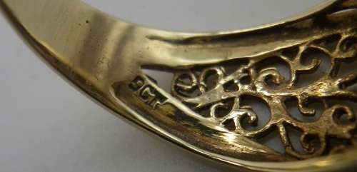 Beautiful 9ct Gold & Ruby Ring, flanked with white stone- possibly diamonds. Size: M/N. 3.1grms