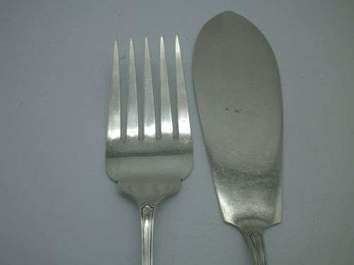 Silver plated FISH SERVERS. ELKINGTON PLA. Good Quality