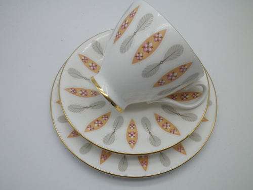 ROYAL ALBERT  SAFARI Bone China Trio. EXCELLENT CONDITION. Unusual