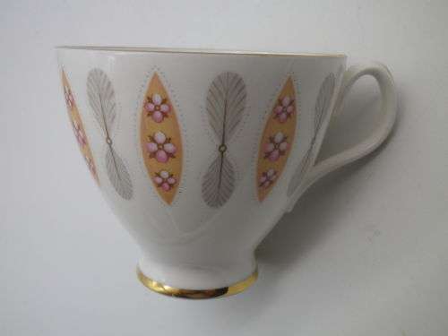 ROYAL ALBERT  SAFARI Bone China Trio. EXCELLENT CONDITION. Unusual