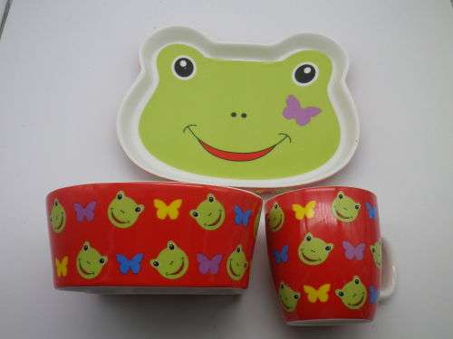 CUTE MAXWELL & WILLIAMS `FRANKIE FROG` Kiddies ceramic Cup, Plate & Bowl Set. By Claire Chilcott