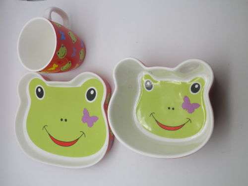 CUTE MAXWELL & WILLIAMS `FRANKIE FROG` Kiddies ceramic Cup, Plate & Bowl Set. By Claire Chilcott