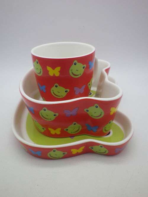 CUTE MAXWELL & WILLIAMS `FRANKIE FROG` Kiddies ceramic Cup, Plate & Bowl Set. By Claire Chilcott
