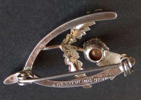 Scottish Sterling Silver Lucky horseshoe & Thistle brooch. 3.2cm Excellent condition