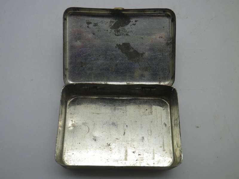 Vintage Glossettes Licorice and Menthol Pelletts Tin