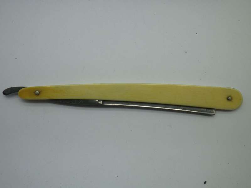 Vintage KROP UK Cut Throat Razor, cased German blade ground in Hamburg for Hepworth`s Ltd S. Africa