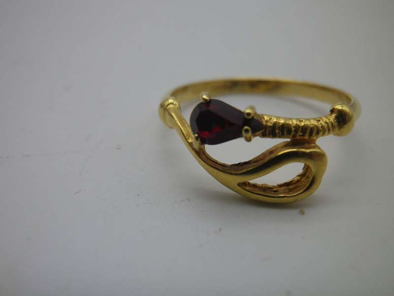 18ct Gold ring with red pear shaped stone- possibly Ruby. Size N. Approx 2grms
