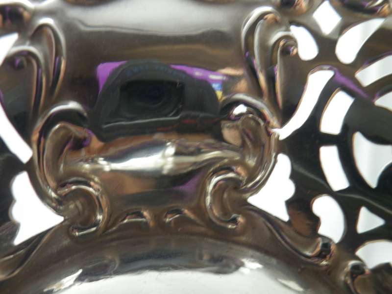 CHESTER 1909 Hallmarked Sterling Silver pierced bon bon dish. Martin Hall & Co. 33.5 g 12.5x 2cm