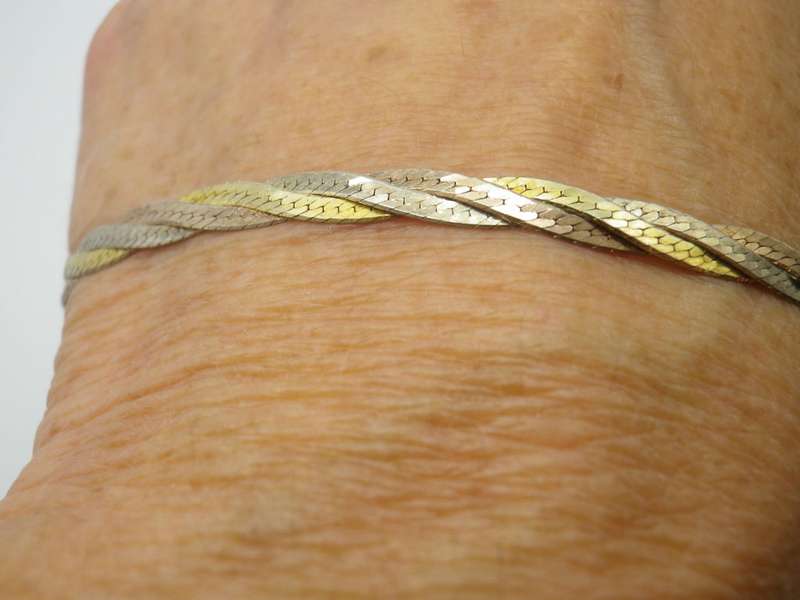 Stunning Sterling Silver & 3 tone rolled gold plaited necklace. 40.5cm 7grms