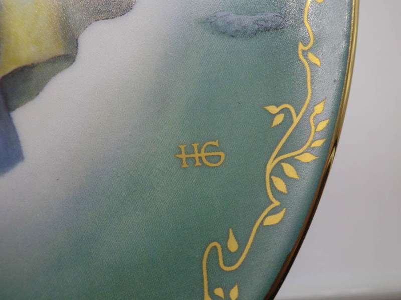OUR LADY OF SILENCE  DISPLAY PLATE. VISIONS OF MARY series. Hector Garrido BRADFORD EXCHANGE