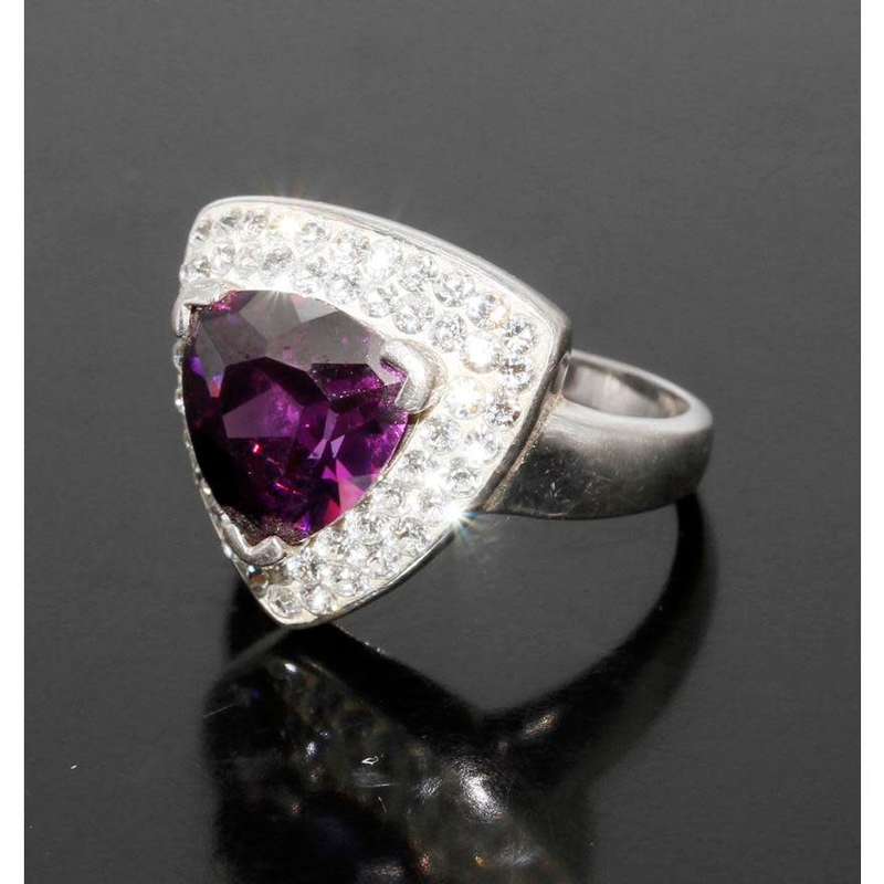 Silver, Purple Trillion Cut Stone & Cubic Zirconia ring. Size N 6,9g