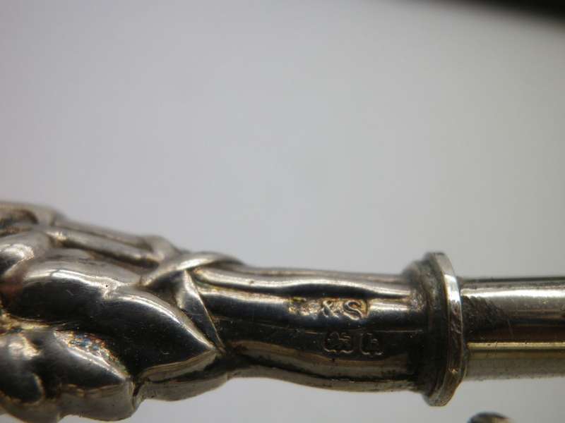 Hallmarked Edwardian Sterling Silver Handled GRAPE SCISSORS. Birmingham, 1901 Levi & Salaman. Boxed.