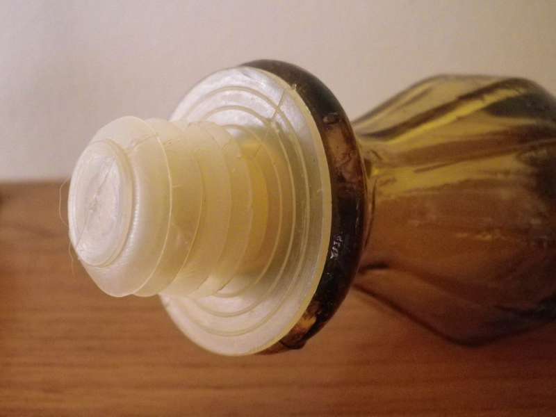 Vintage Mid century Italian Amber Pressed Glass Genie Bottle Empoli Bath Salts Bottle/decanter