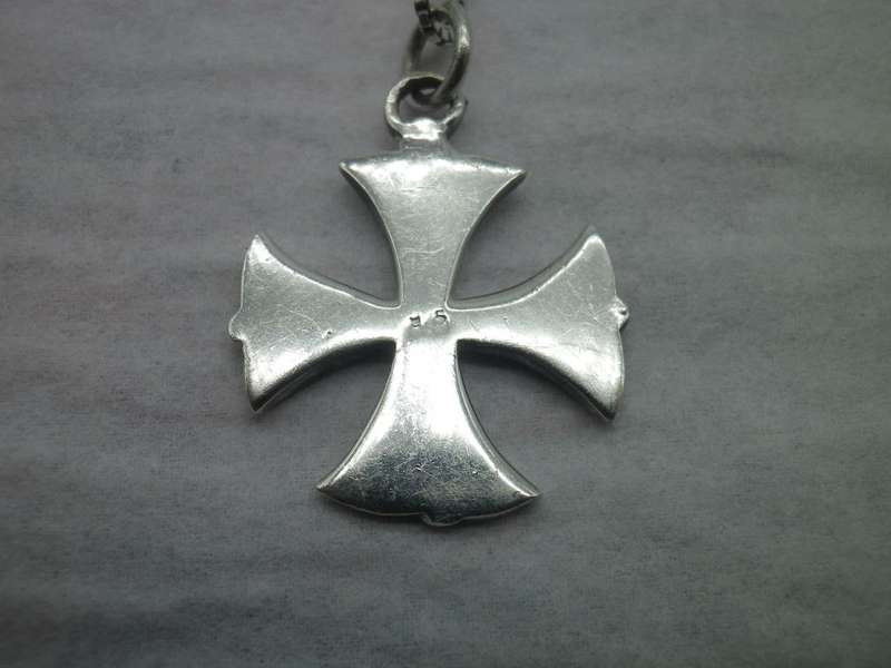 Lovely Vintage Sterling Silver CELTIC CROSS necklace. 10g