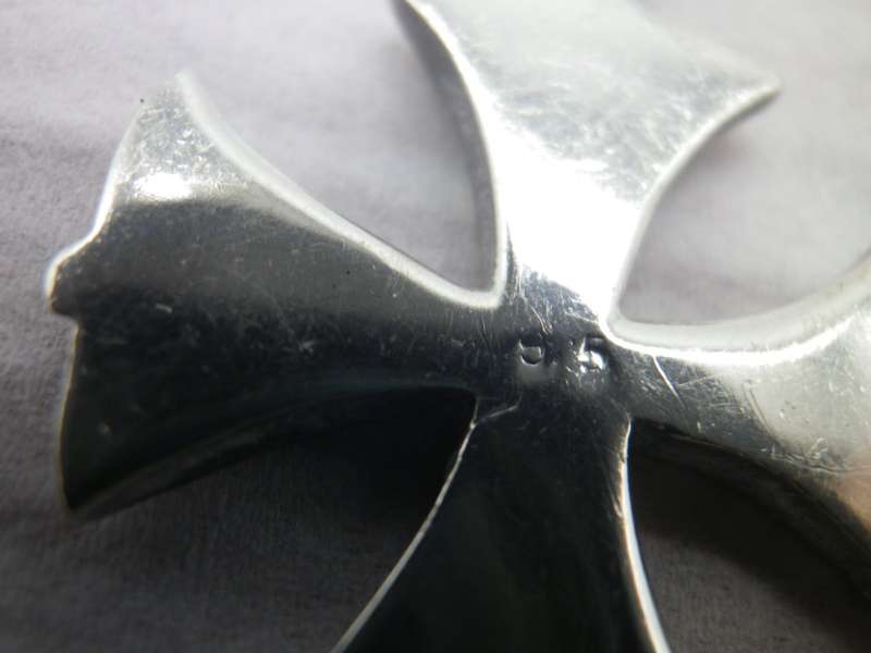 Lovely Vintage Sterling Silver CELTIC CROSS necklace. 10g