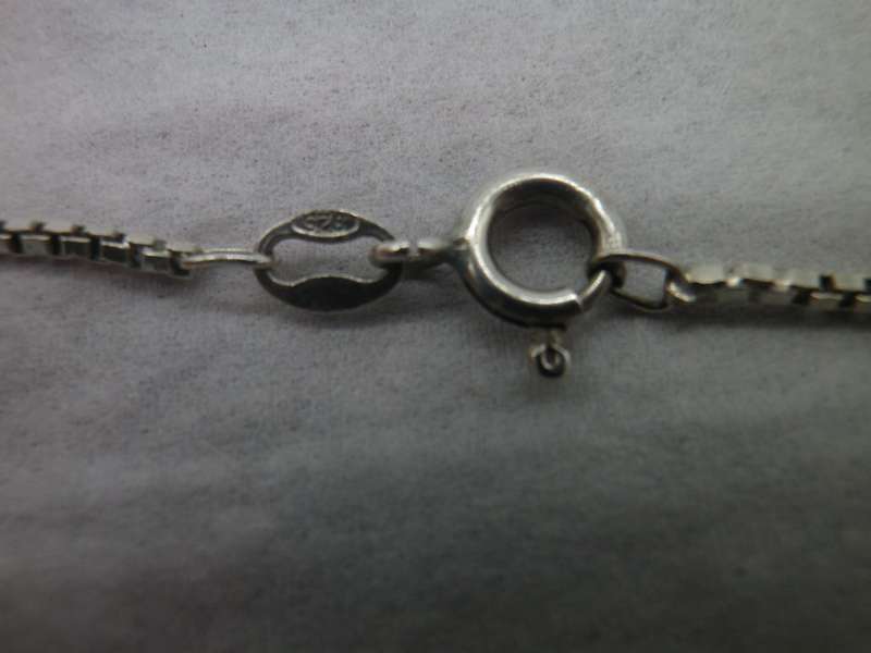 Lovely Vintage Sterling Silver CELTIC CROSS necklace. 10g