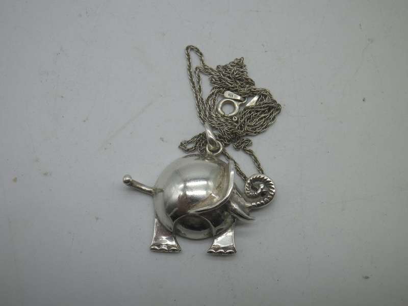 Sterling Silver Elephant Necklace. 4 x 3.5cm. chain: 54cm adorable!
