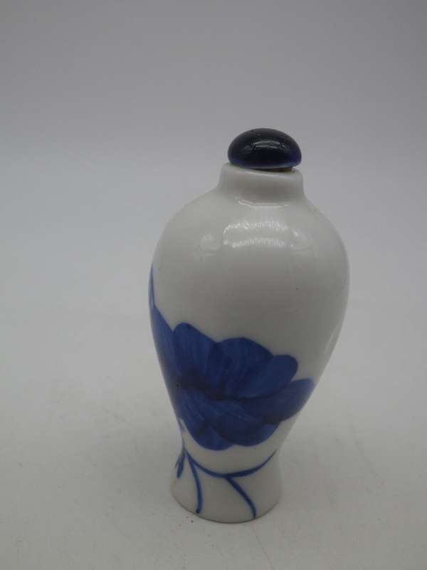 Signed Oriental Blue & White Ceramic snuff bottle