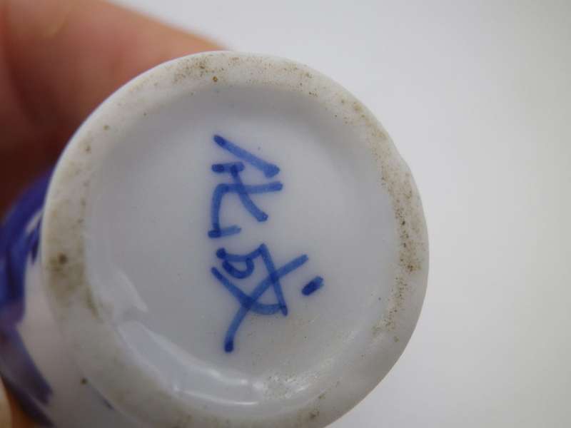 Signed Oriental Blue & White Ceramic snuff bottle