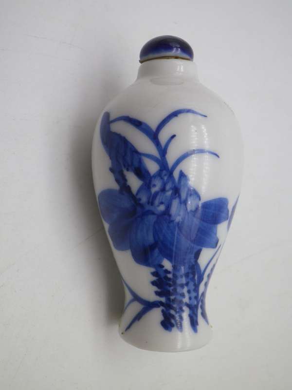 Signed Oriental Blue & White Ceramic snuff bottle