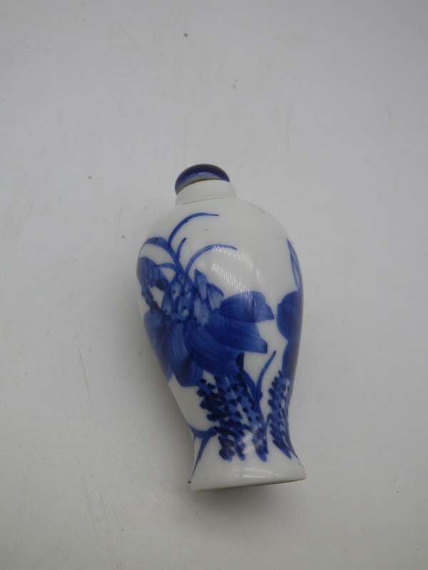Signed Oriental Blue & White Ceramic snuff bottle