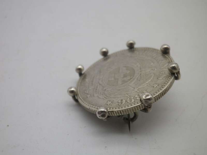 Zuid Afrikaansch Republiek 1896 2 1/2 Silver Shilling coin brooch in Hallmarked silver setting