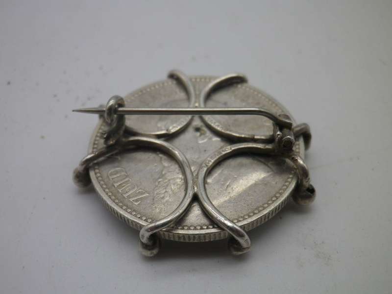 Zuid Afrikaansch Republiek 1896 2 1/2 Silver Shilling coin brooch in Hallmarked silver setting