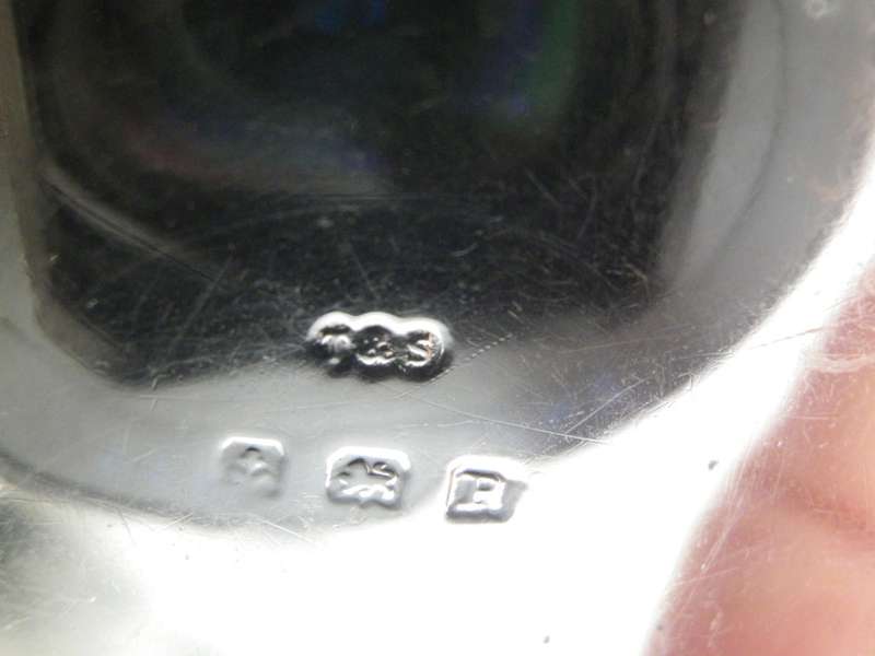 Hallmarked Silver Round Lidded snuff or pill pot Birmingham 1939 Turner & Simpson 4x2cm 26grams