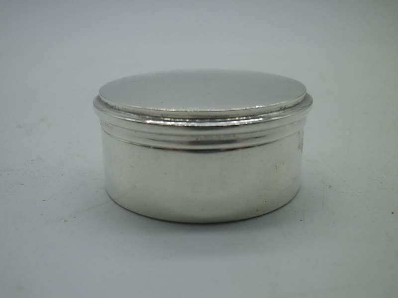 Hallmarked Silver Round Lidded snuff or pill pot Birmingham 1939 Turner & Simpson 4x2cm 26grams